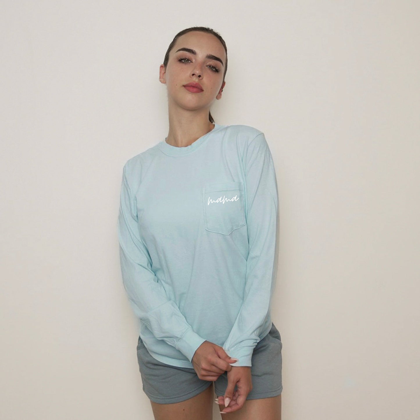 Comfort Colors Mama mom Pocket Long Sleeve Shirt (cursive 1)