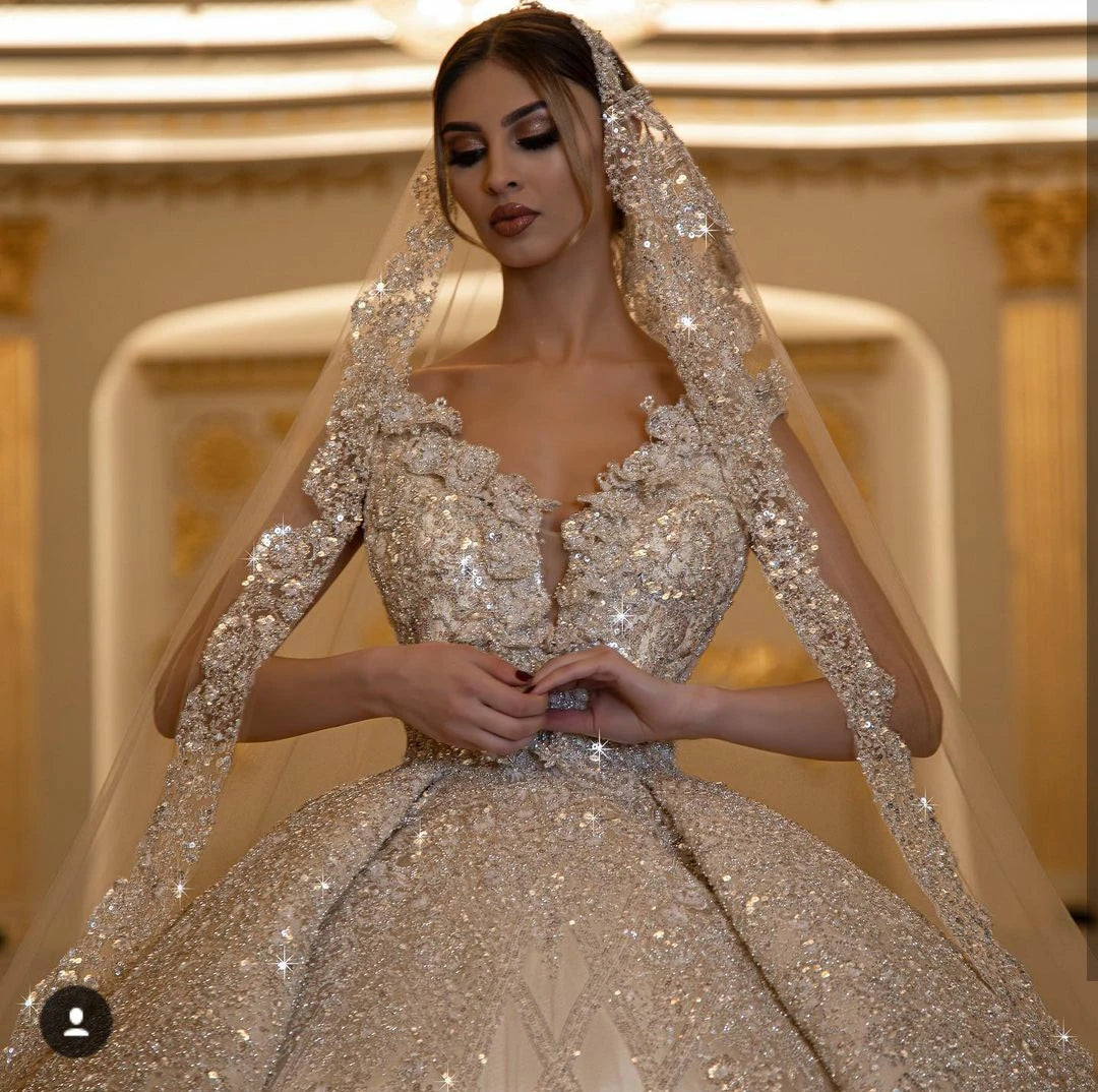 Luxury Customized Bridal Ball Gown Wedding Dress V Neck Lace Appliqued Crystal Beading