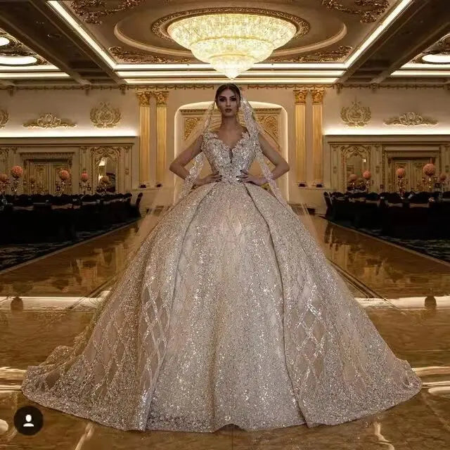 Luxury Customized Bridal Ball Gown Wedding Dress V Neck Lace Appliqued Crystal Beading