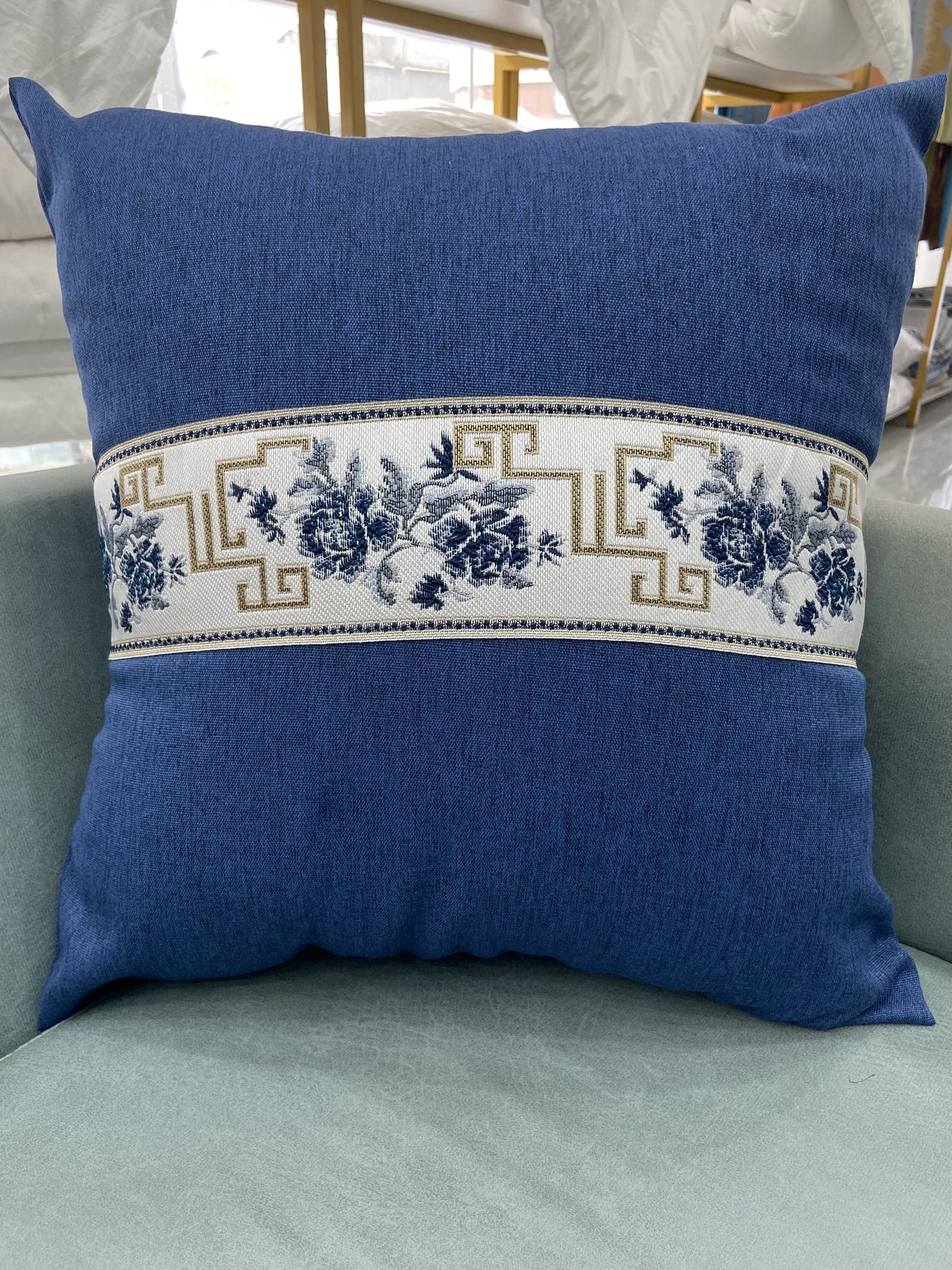 Luxury Hotel Room Removable and Washable Pillow Bed Cushion Cover & Bed Runners