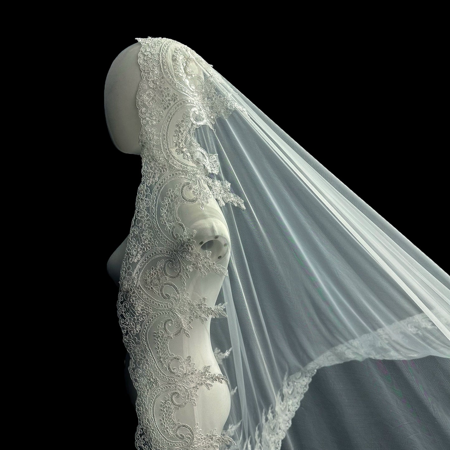 Luxury Long Large Trailing French Retro Lace Wedding Dress
