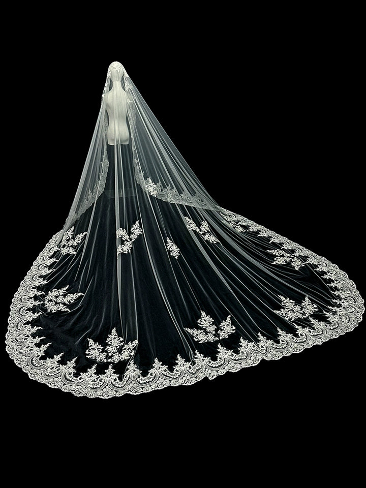 Luxury Long Large Trailing French Retro Lace Wedding Dress