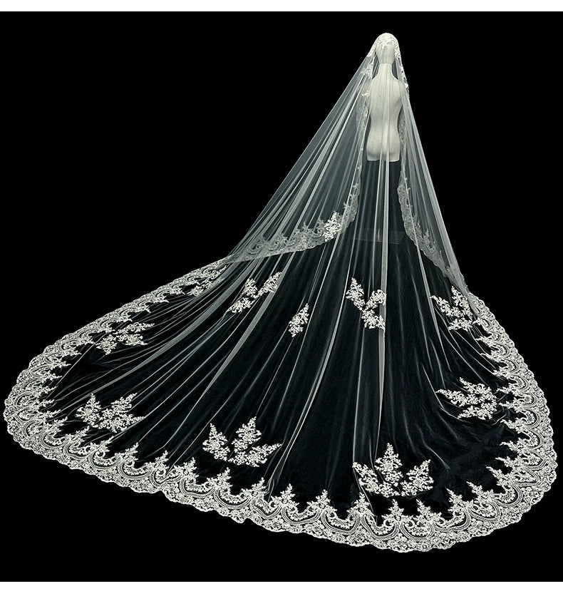 Luxury Long Large Trailing French Retro Lace Wedding Dress