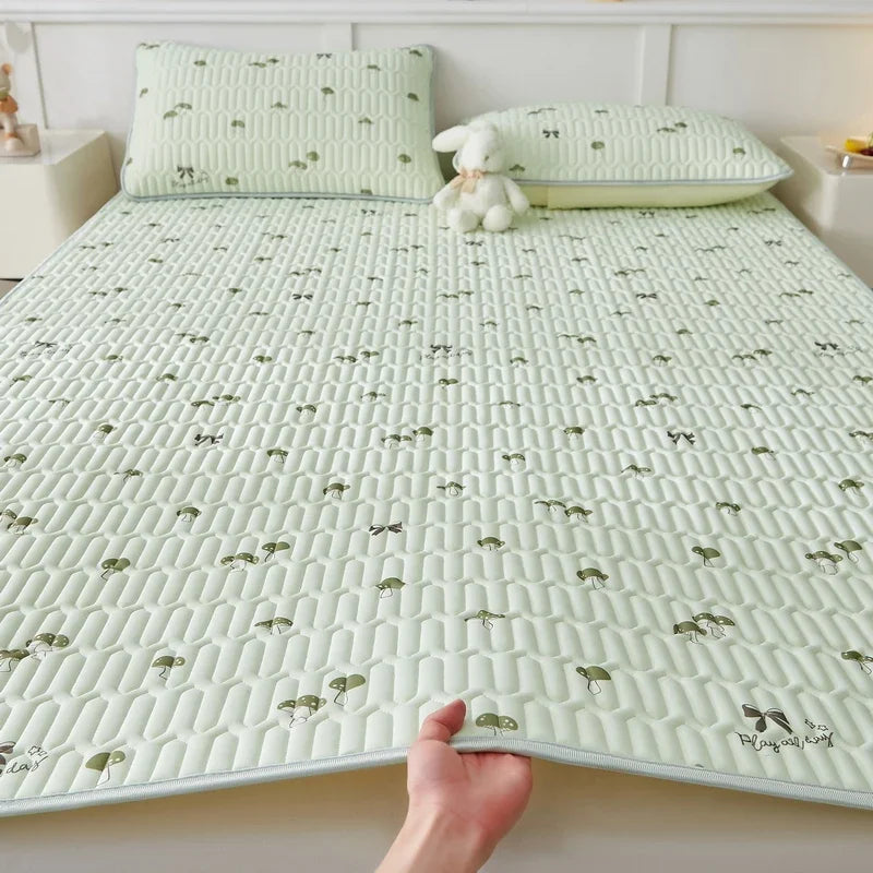 Natural Latex Thicken Cooling Mat for Summer Cool Feeling Silk Matress Pad Soft Breathable Ice Silk Summer Mat for Bed Sheet Set