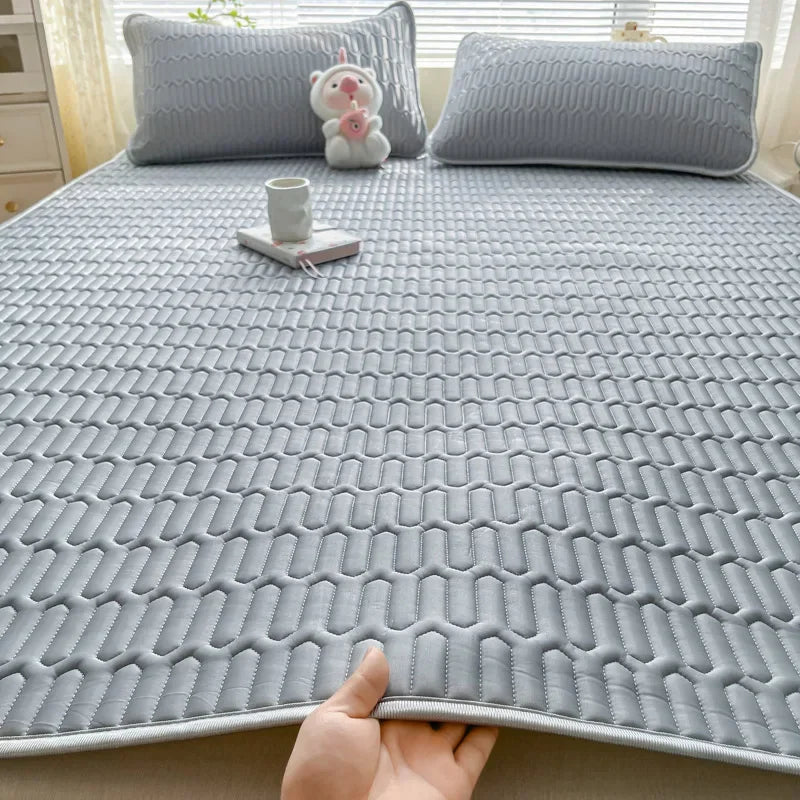 Natural Latex Thicken Cooling Mat for Summer Cool Feeling Silk Matress Pad Soft Breathable Ice Silk Summer Mat for Bed Sheet Set