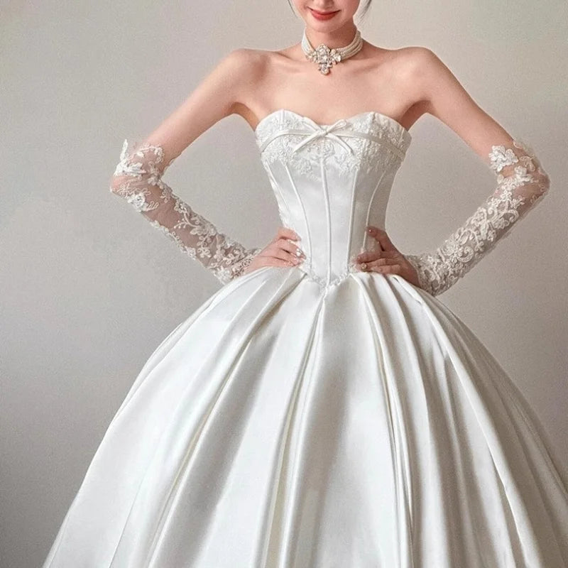 Customized Luxury Elegant Ivory Satin Bridal Gown Strapless Sleeveless Wedding Dresses