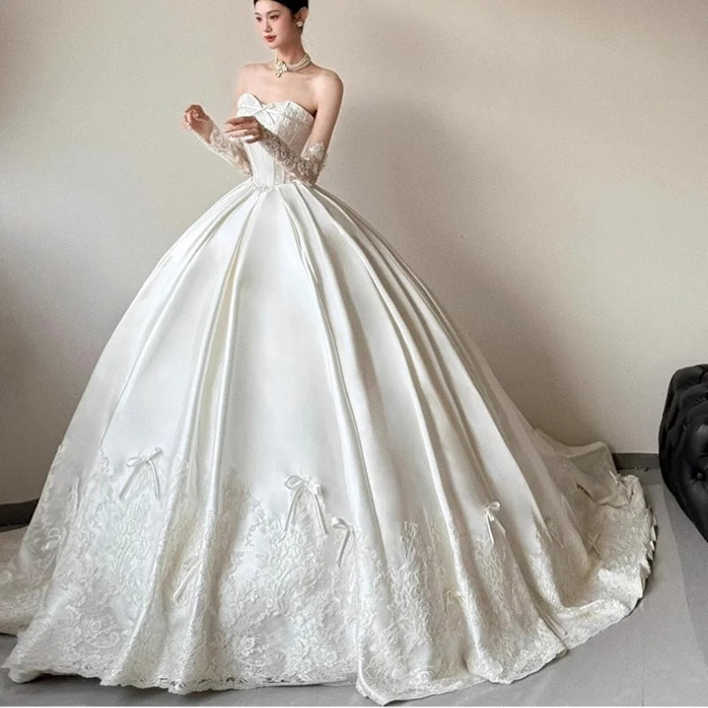 Customized Luxury Elegant Ivory Satin Bridal Gown Strapless Sleeveless Wedding Dresses