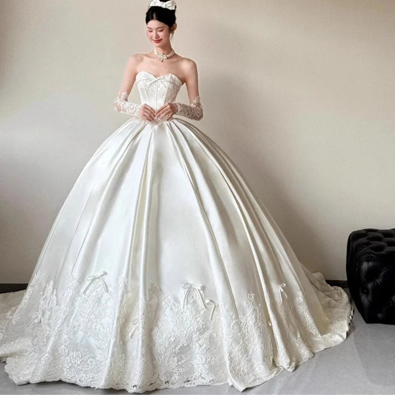 Customized Luxury Elegant Ivory Satin Bridal Gown Strapless Sleeveless Wedding Dresses