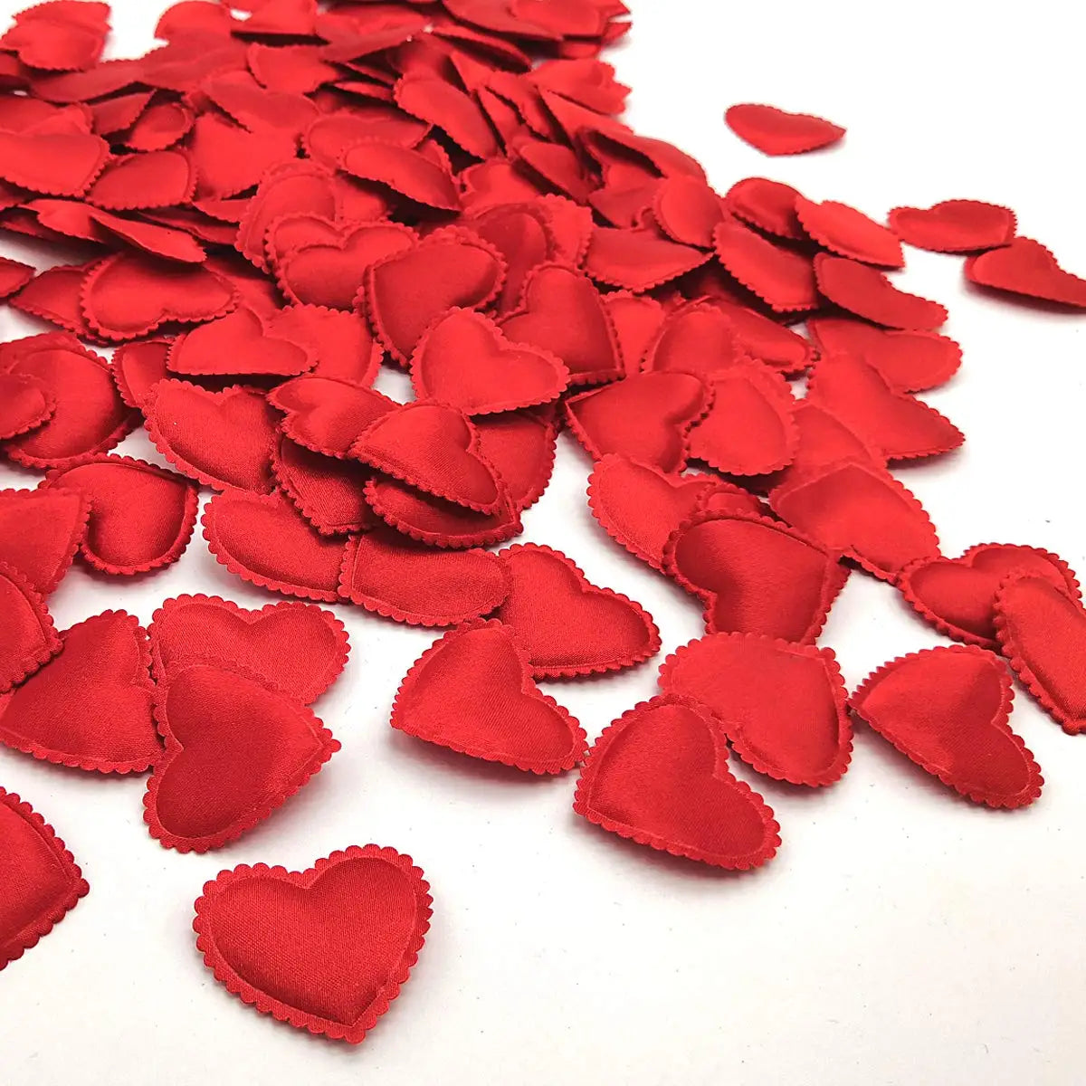 200Pcs Romantic Padded Fabric Throwing Petals