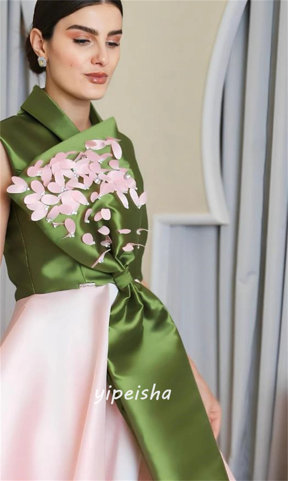 Exquisite Modern Style V-Neck Ball Gown Flowers Appliques Party Dress
