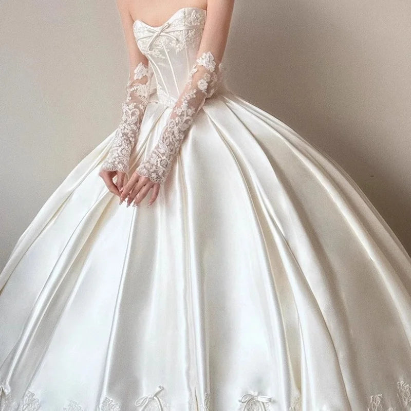 Customized Luxury Elegant Ivory Satin Bridal Gown Strapless Sleeveless Wedding Dresses