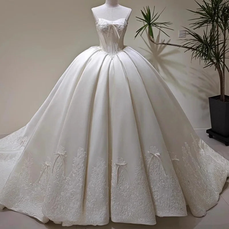 Customized Luxury Elegant Ivory Satin Bridal Gown Strapless Sleeveless Wedding Dresses