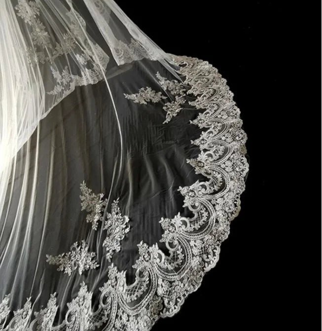 Long Wedding Bridal Veils Lace Appliques Cathedral Veil with Comb 5m 4m 3m