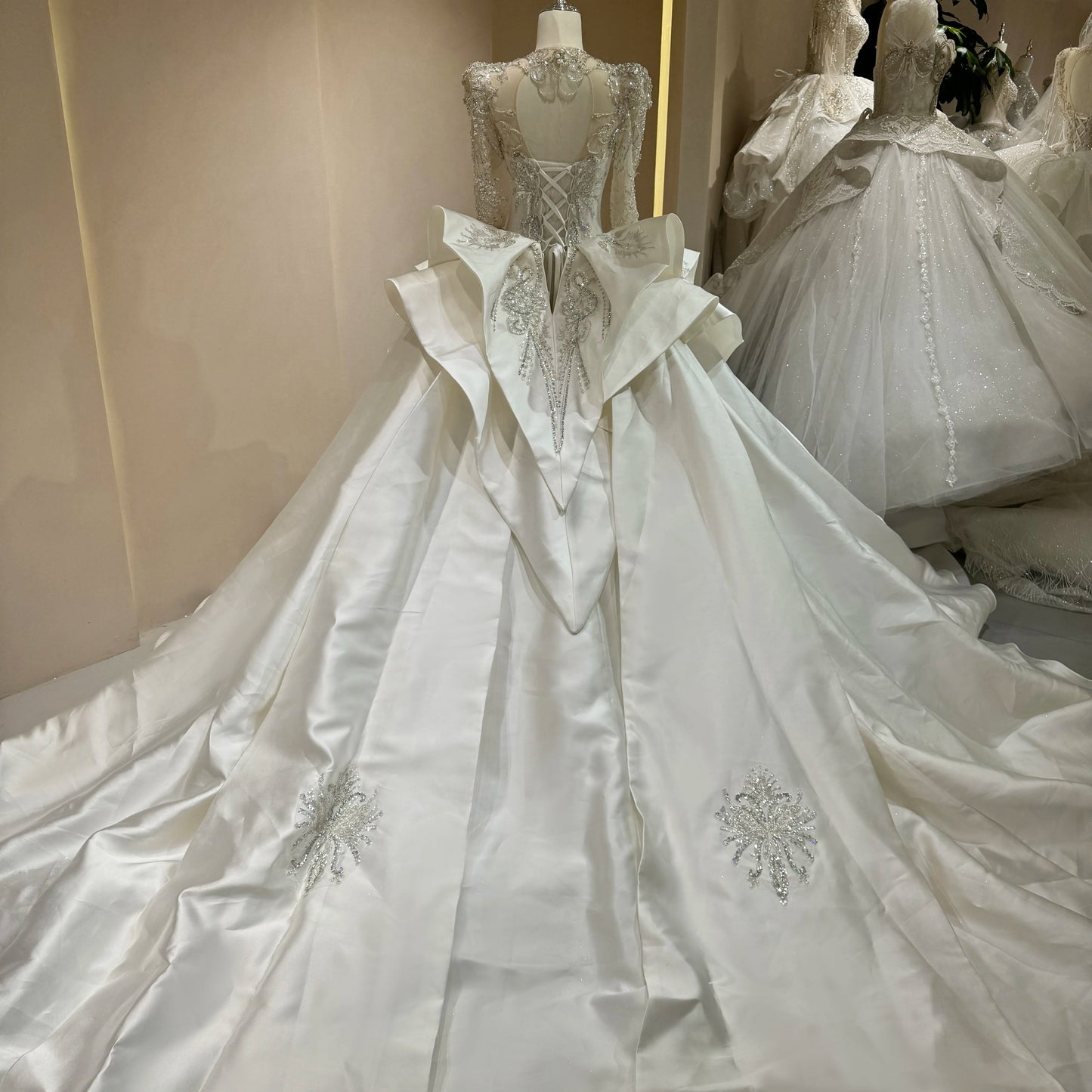 Luxurious Bride Wedding Dress High Quality Satin Gown with Exquisite Beading and Long Train