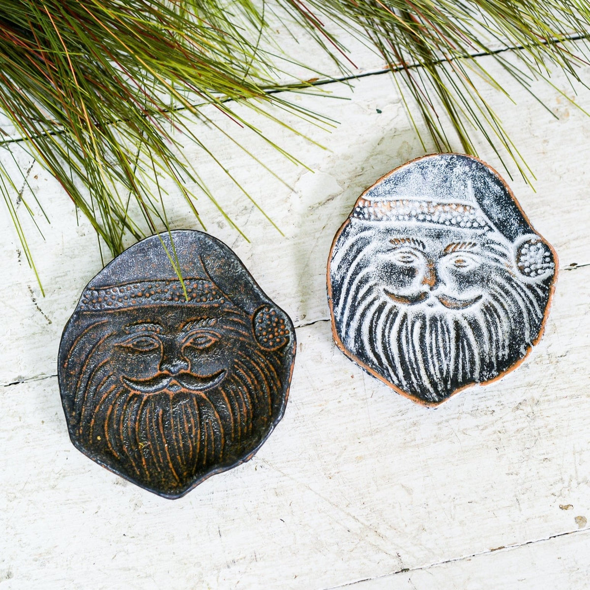 Rust Santa Hangable Cast Iron Dish