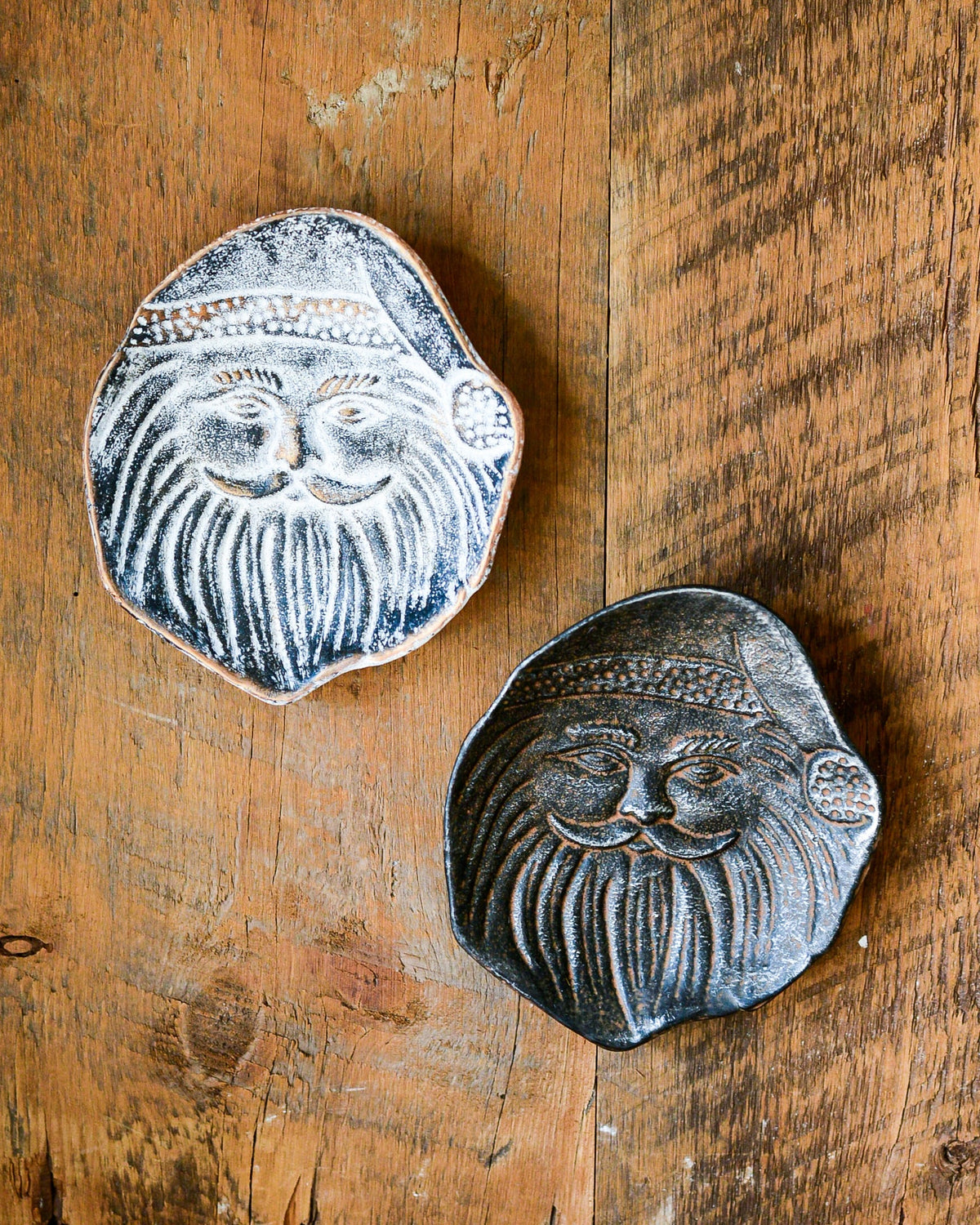 Rust Santa Hangable Cast Iron Dish