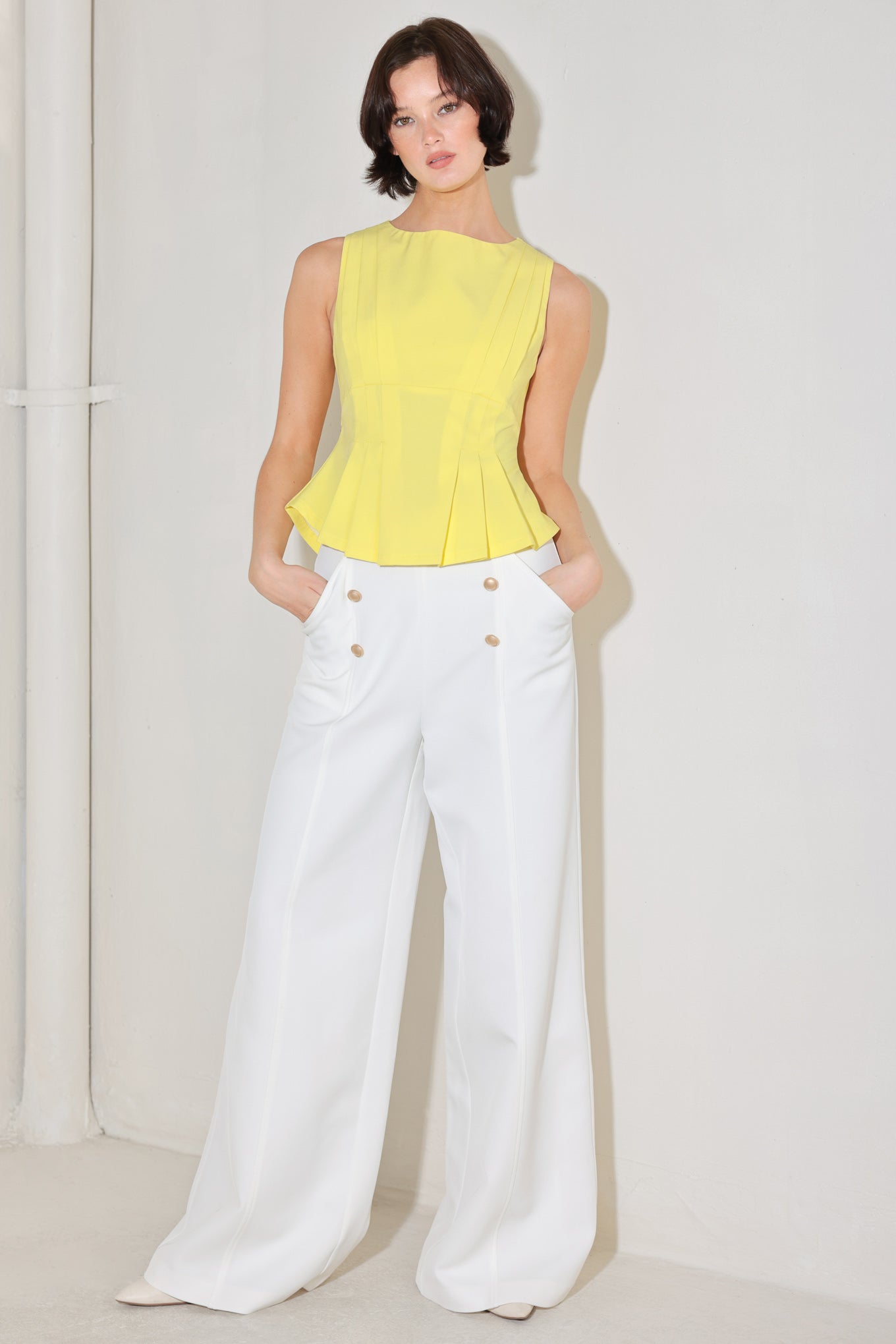 MODERN SHAPE YELLPW WOVEN TOP