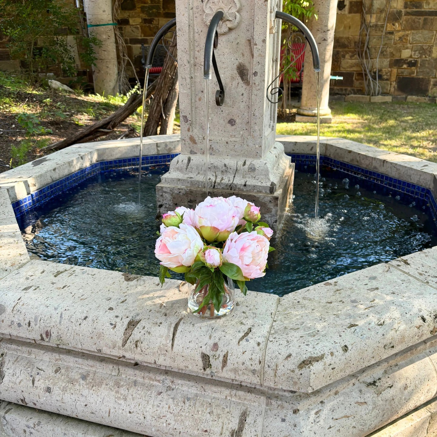 Faux peony flower arrangement in vase - 10"