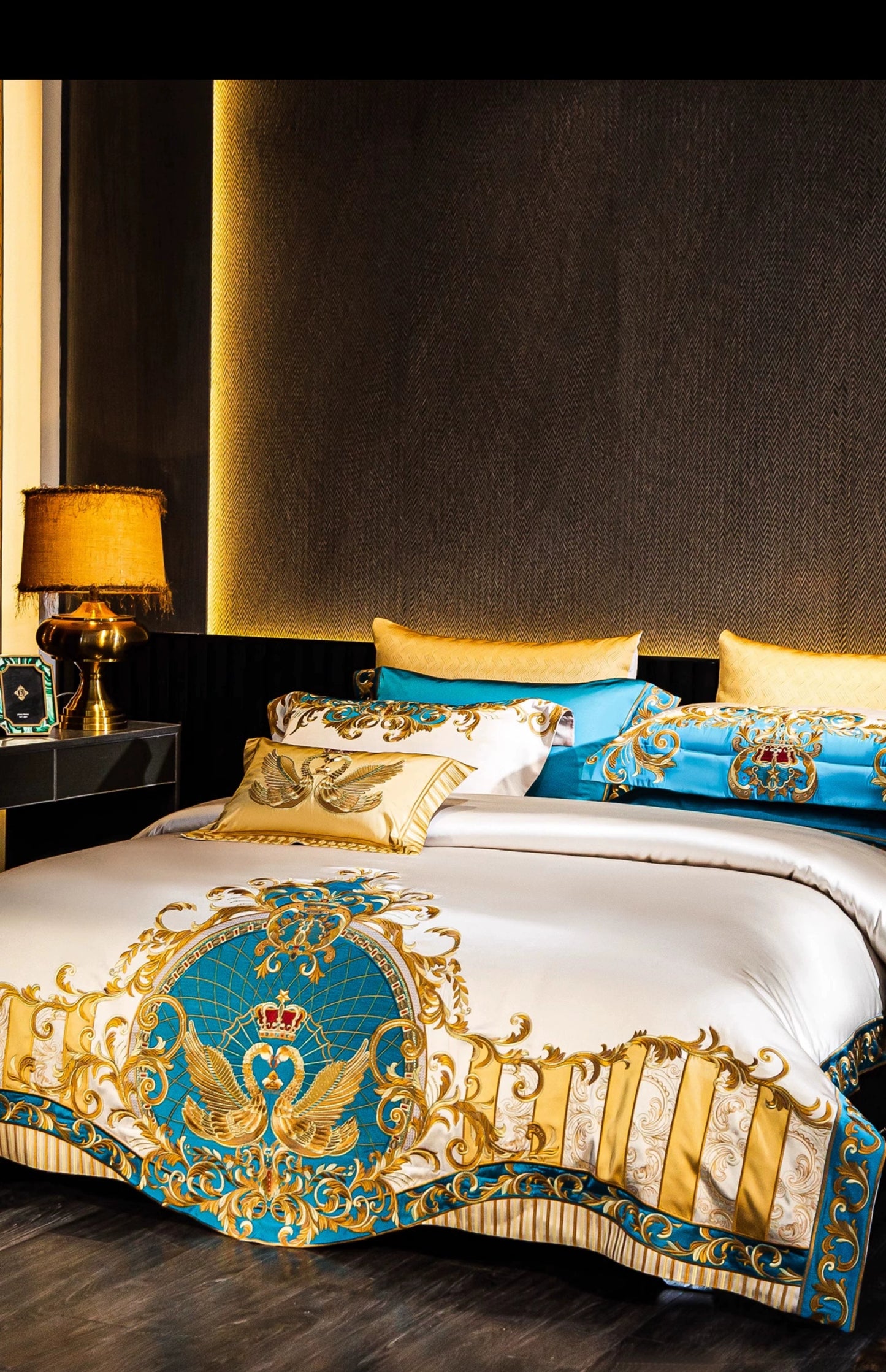 European High-End Pure Cotton Satin Luxury Embroidery Bedding Set 4 PCs Set / 10 PCs Set