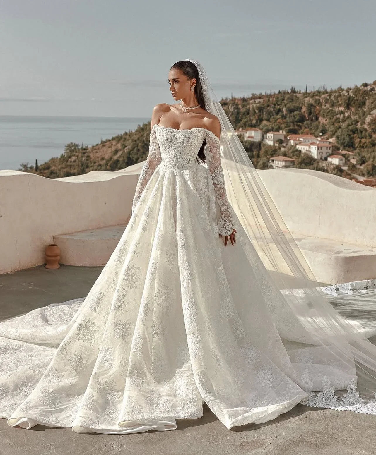 Customized Elegant Lace Princess Style Wedding Long Sleeve Gown Dress