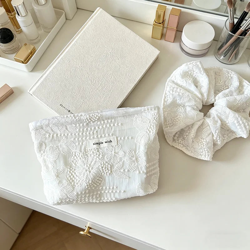 Elegant White Lace Makeup Bag Zippered Cosmetic Pouch Multi-purpose Lipstick Headphone Storage Travel