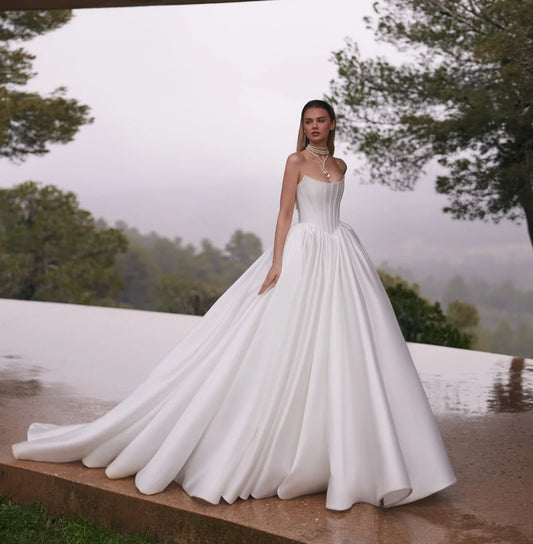 Customized Luxury Satin Wedding Dress Sweetheart Neck Sleeveless Pleated Skirt Princess