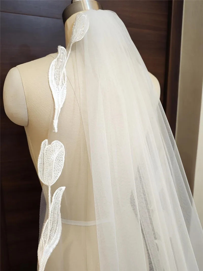 Tulip Floral Lace Wedding Veil with Comb Romantic Single Layer Bridal Veil with Beads