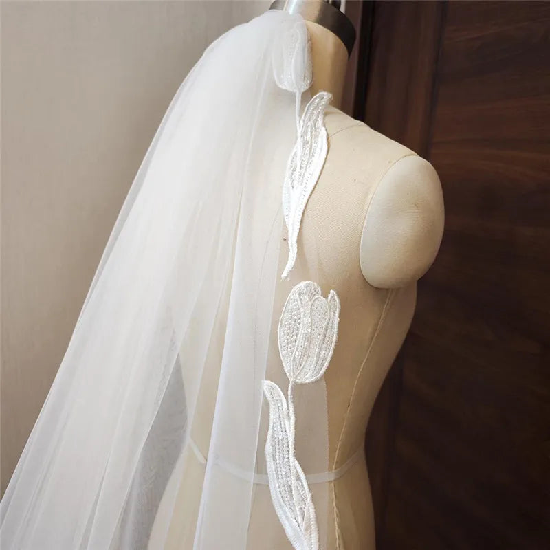 Tulip Floral Lace Wedding Veil with Comb Romantic Single Layer Bridal Veil with Beads