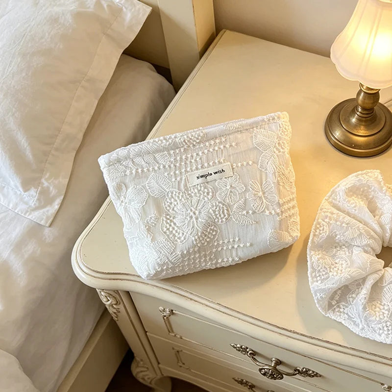 Elegant White Lace Makeup Bag Zippered Cosmetic Pouch Multi-purpose Lipstick Headphone Storage Travel
