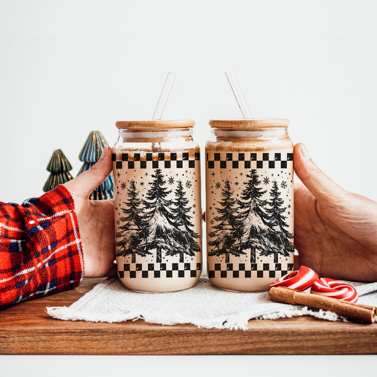 Retro Christmas Tree 17oz